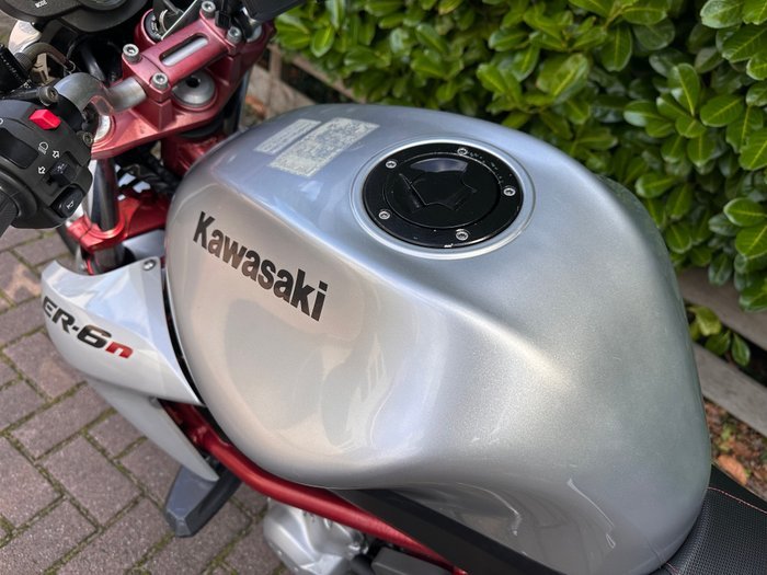 Kawasaki - ER6-N - 650 cc - 2006 - Image 19