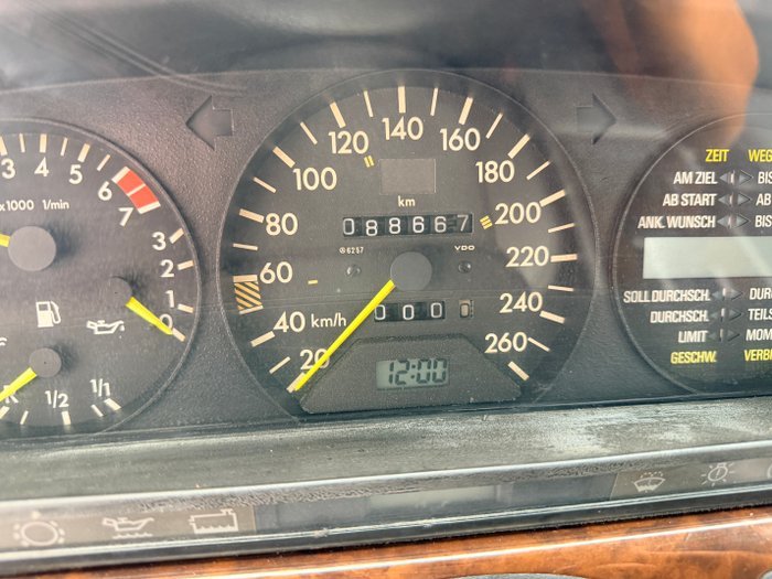 Mercedes-Benz - 560 SEC - 1988 - Image 17