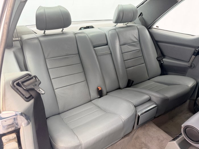 Mercedes-Benz - 560 SEC - 1988 - Image 19