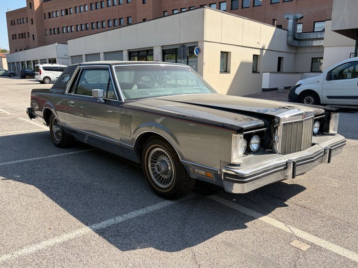 Lincoln - Continental Mark VI - 1983 - Image 4