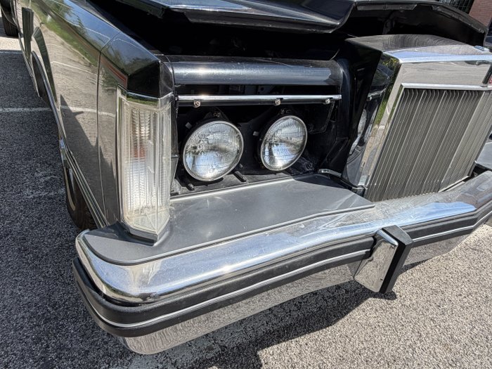 Lincoln - Continental Mark VI - 1983 - Image 16