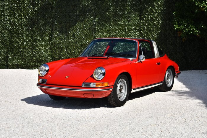 Porsche - 911T 2.2 Targa Sportomatic - Nut and Bolt restoration - 1971