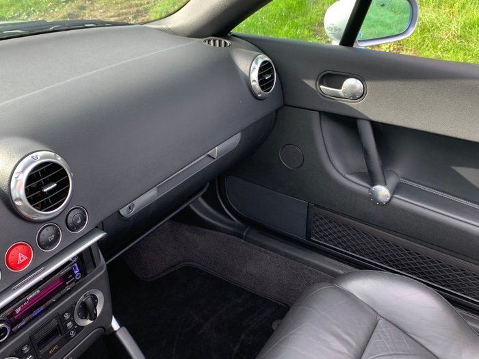 Audi - TT Roadster 1.8 Turbo - 2000 - Image 21