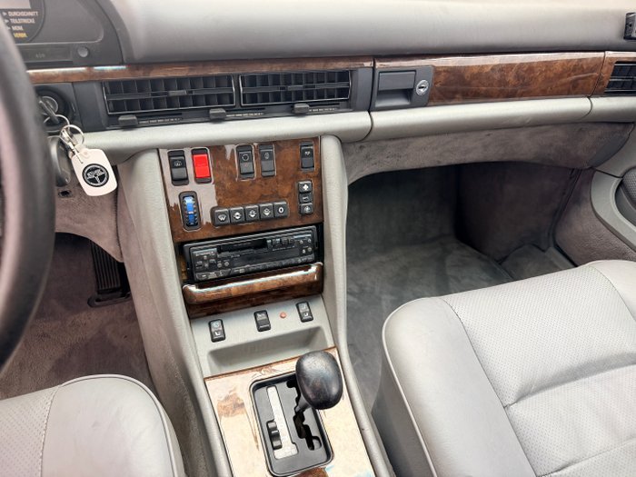 Mercedes-Benz - 560 SEC - 1988 - Image 18