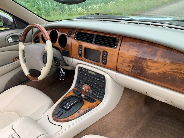 Jaguar - XKR - 2001 - Image 25