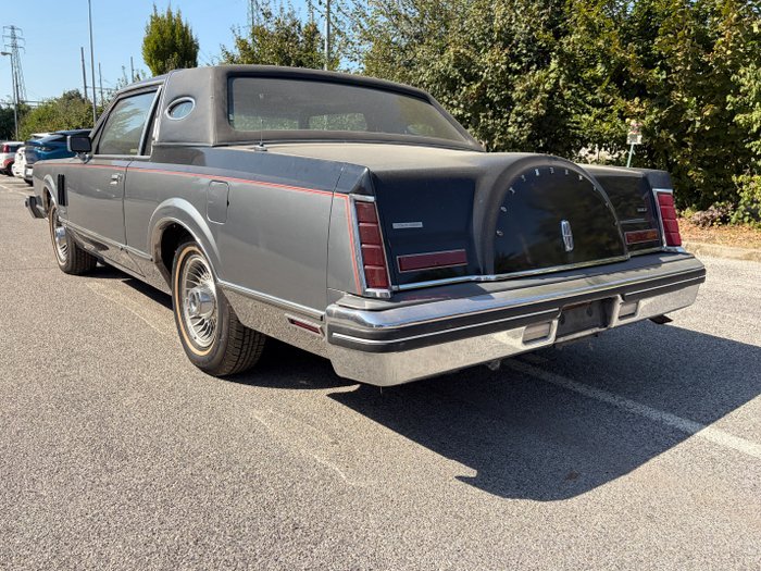 Lincoln - Continental Mark VI - 1983 - Image 12