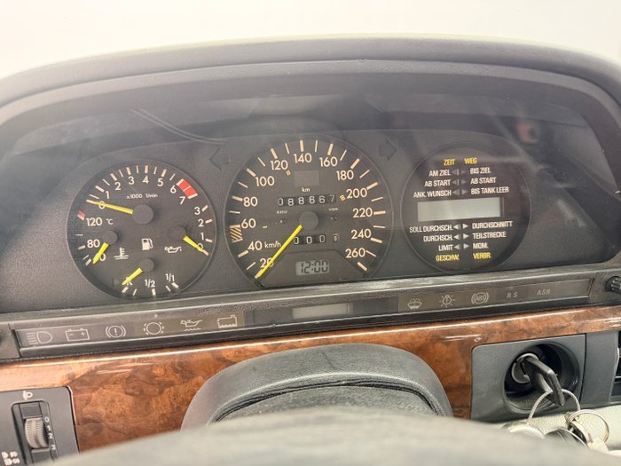 Mercedes-Benz - 560 SEC - 1988 - Image 16